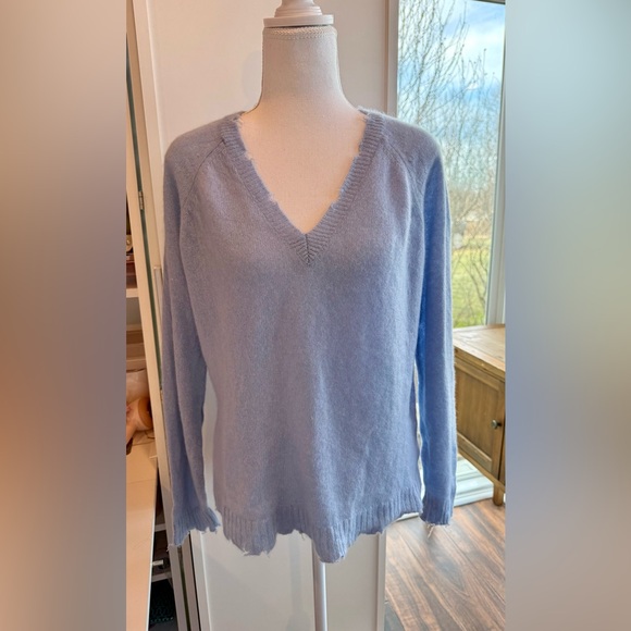 Minnie Rose EUC Cashmere V-Neck Sweater Blue M Frayed Edge